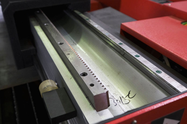 Оптоволоконная установка лазерного раскроя L1 PRO