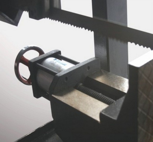 Полуавтоматический ленточнопильный станок IRONMAC CUT-300х500CSA