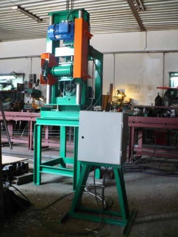 Фрезерный станок для пазов под окна и двери Алтай-Ф