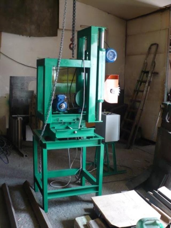 Фрезерный станок для пазов под окна и двери Алтай-Ф