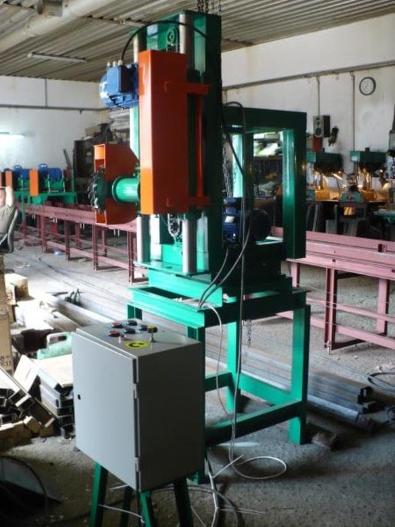 Фрезерный станок для пазов под окна и двери Алтай-Ф