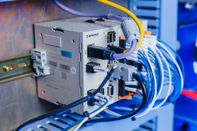 Фрезерный станок с ЧПУ Beaver 25AVLT8-Z600-RD