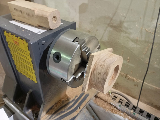 Токарный станок с ЧПУ с автоматической сменой инструмента ECOWOOD 12D2