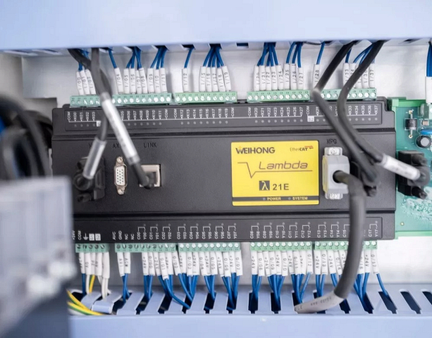 Автоматический сверлильно-присадочный центр с ЧПУ Beaver SWIFT ULTRA 6HE