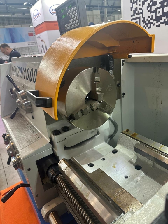 Токарно-винторезный станок 16К20/1000