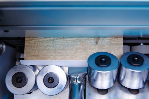 Автоматический кромкооблицовочный станок KDT для деталей со скосом KE-395J