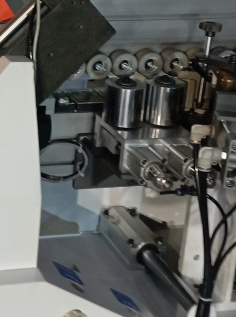 Кромкооблицовочный автоматический станок LTT 803