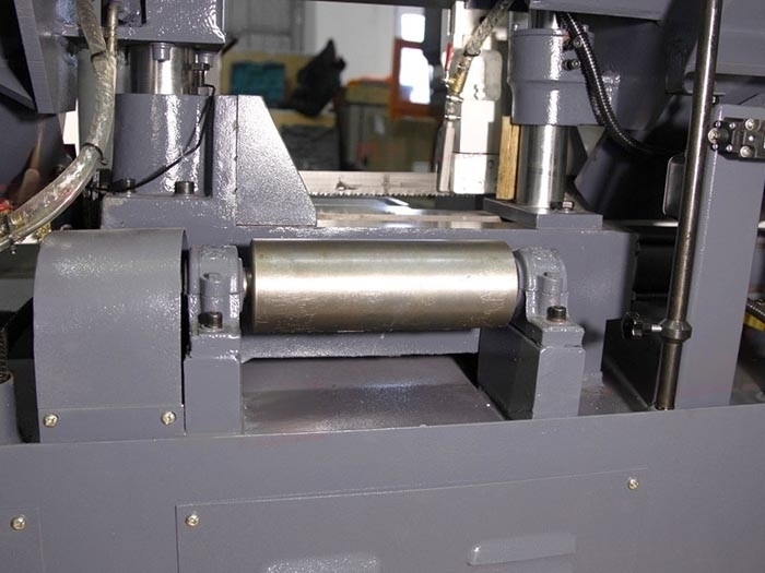 Полуавтоматический двухстоечный ленточнопильный станок G4230