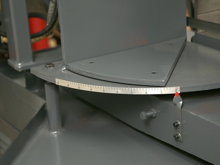 Полуавтоматический двухстоечный ленточнопильный станок G4235Z с поворотной рамой