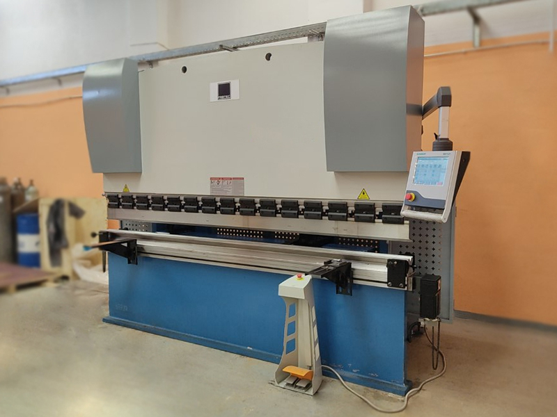 Гидравлический листогибочный пресс PBH160/3200 с контроллером E300