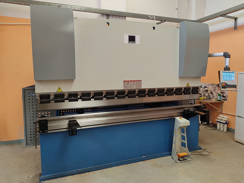 Гидравлический листогибочный пресс PBH160/3200 с контроллером E300