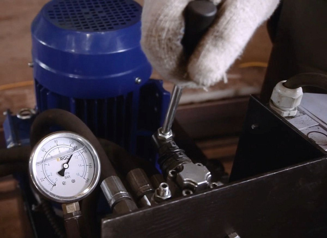 Пресс гидравлический для бруса IRONMAC Press 200/4 HM