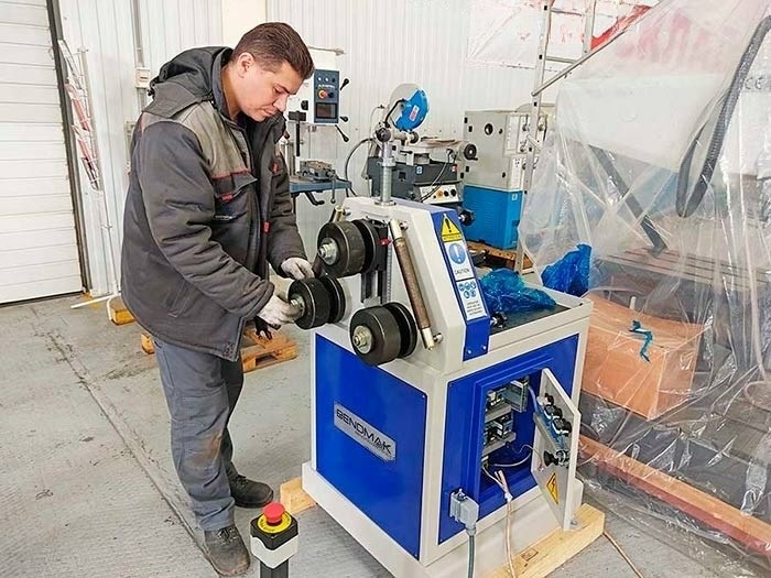 Профилегибочный станок с электроприводом Bendmak PRO 40