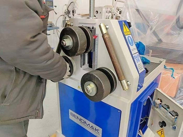 Профилегибочный станок с электроприводом Bendmak PRO 40