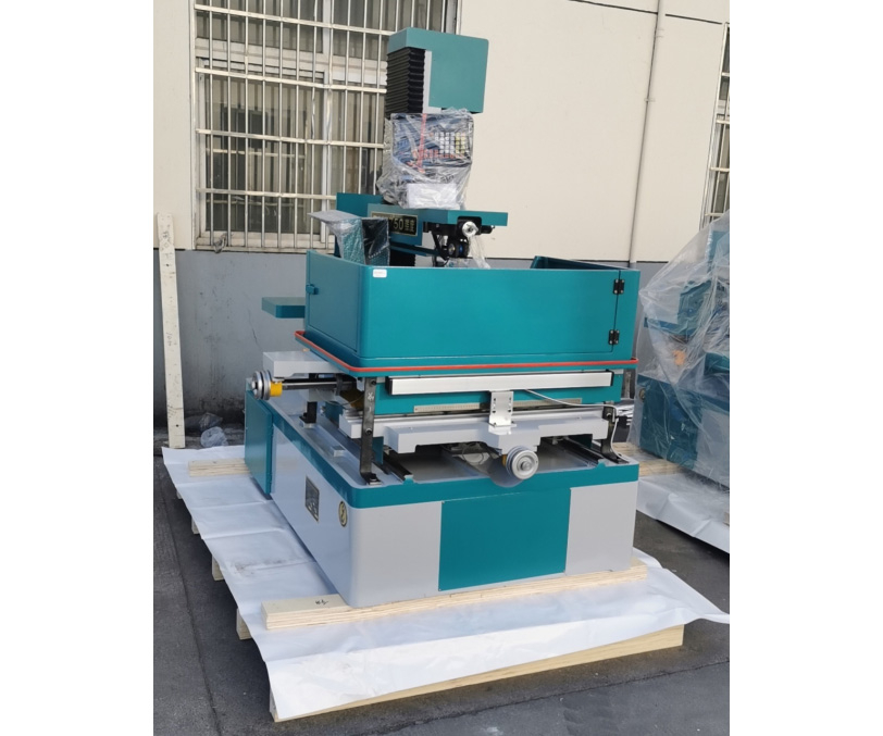 Электроэрозионный проволочно-вырезной станок DK7735-LK