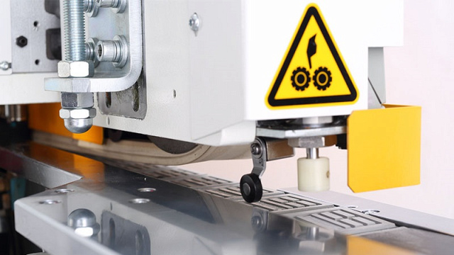 Автоматический кромкооблицовочный станок Nanxing NB8PCHG-PC