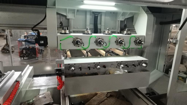 Пятиосевой обрабатывающий центр с ЧПУ Beaver Vivat 4x4