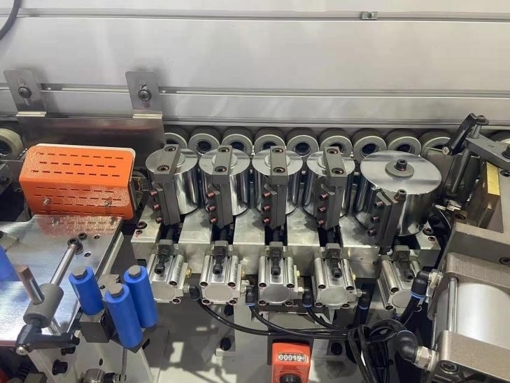 Кромкооблицовочный автоматический станок HOLD HQ533J