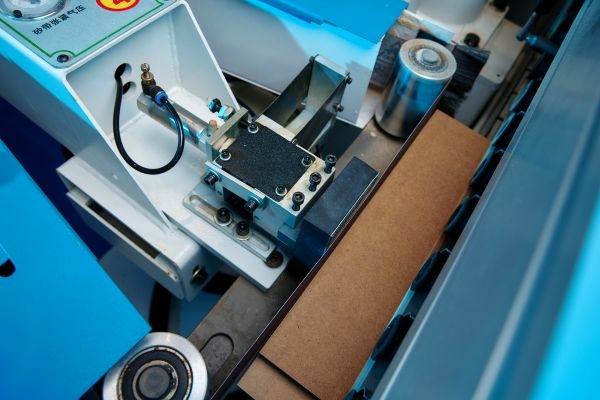 Автоматический кромко-шлифовальный станок KDT S-K2S2J2G1W2-S