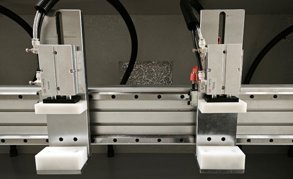 Фрезерный станок ЧПУ с двумя шпинделями и поворотным пневмостолом TM 3000-2М