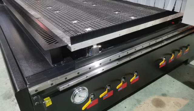 Фрезерный обрабатывающий центр с ЧПУ с автоматической сменой инструмента Filato RS 2028 BH Lab