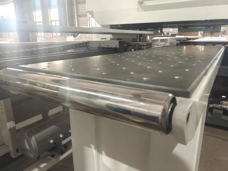 Сверлильно-присадочный станок с ЧПУ HOLD HB721H8