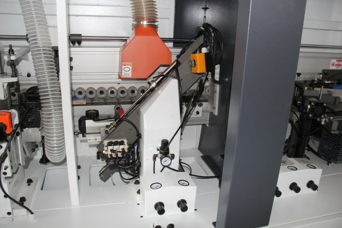 Кромкооблицовочный автоматический станок BJD F770J