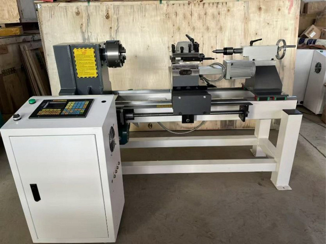 Токарный станок с ЧПУ с автоматической сменой инструмента ECOWOOD 12D2