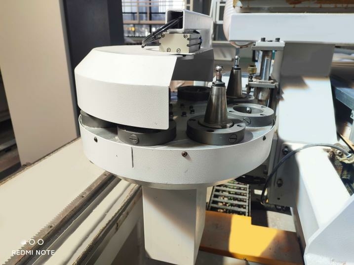 Обрабатывающий центр с ЧПУ HOLD HE710EBSCP