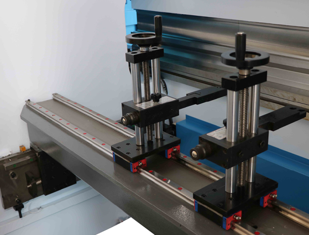 Гидравлический листогибочный пресс с ЧПУ HPB 40/2000