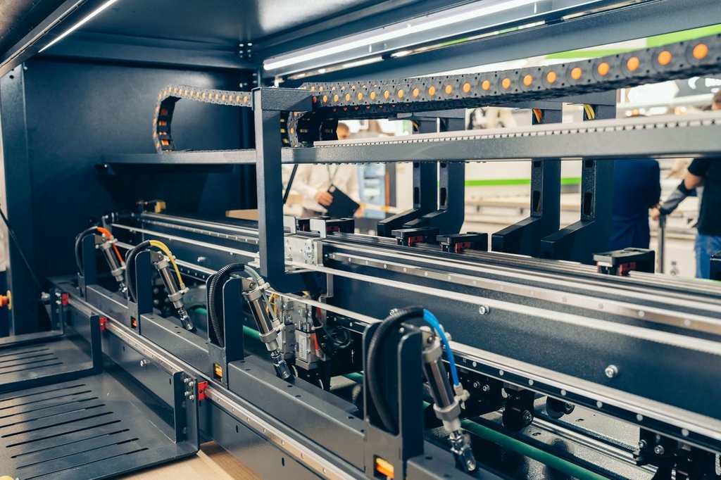 Автоматический станок для резки и рилевки картона NEOBOX 10