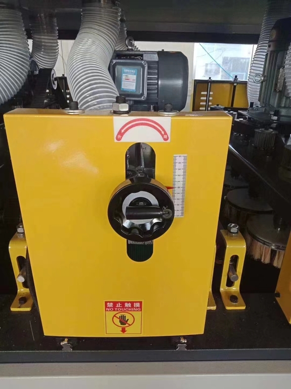 Рельефно-шлифовальный станок DELTAMACHINERY DM-RS1000-6FH