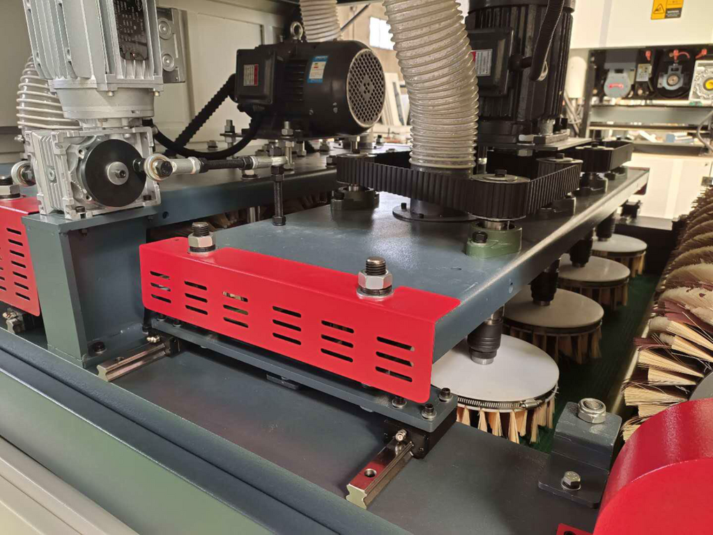 Рельефно-шлифовальный станок DELTAMACHINERY DM-RS1000-6H