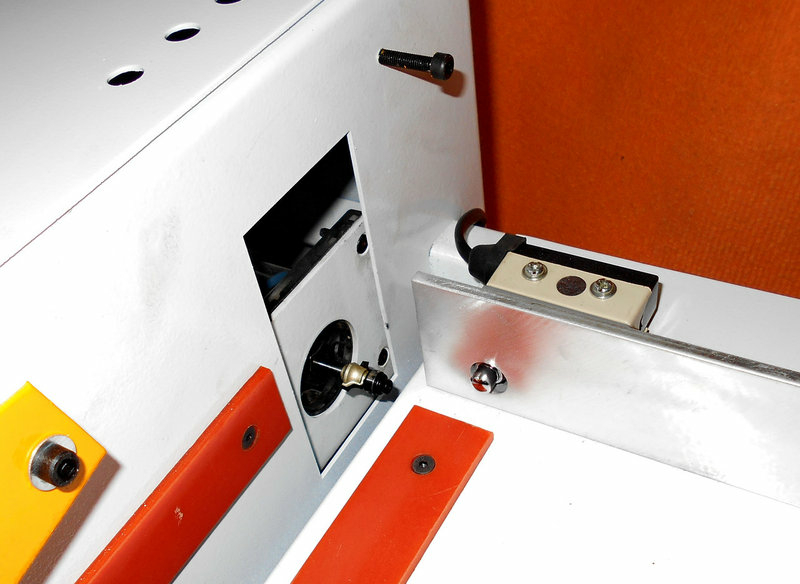 Станок для обкатки углов мебельных кромок DELTAMACHINERY DM-1