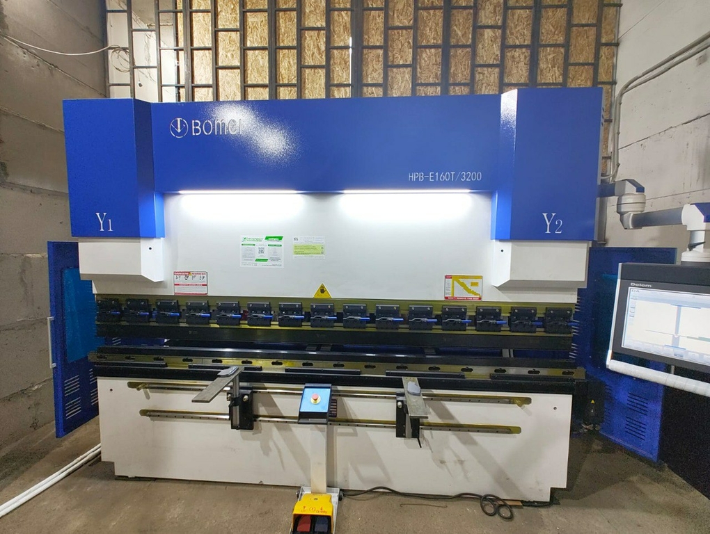 Гидравлический листогибочный пресс с контроллером HPB-E 125/3200