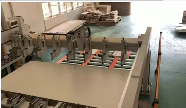 Форматно-раскроечный центр с ЧПУ HOLD HP330