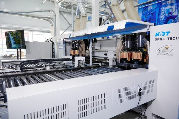 Сверлильно-присадочный центр с ЧПУ KDT KD-812A