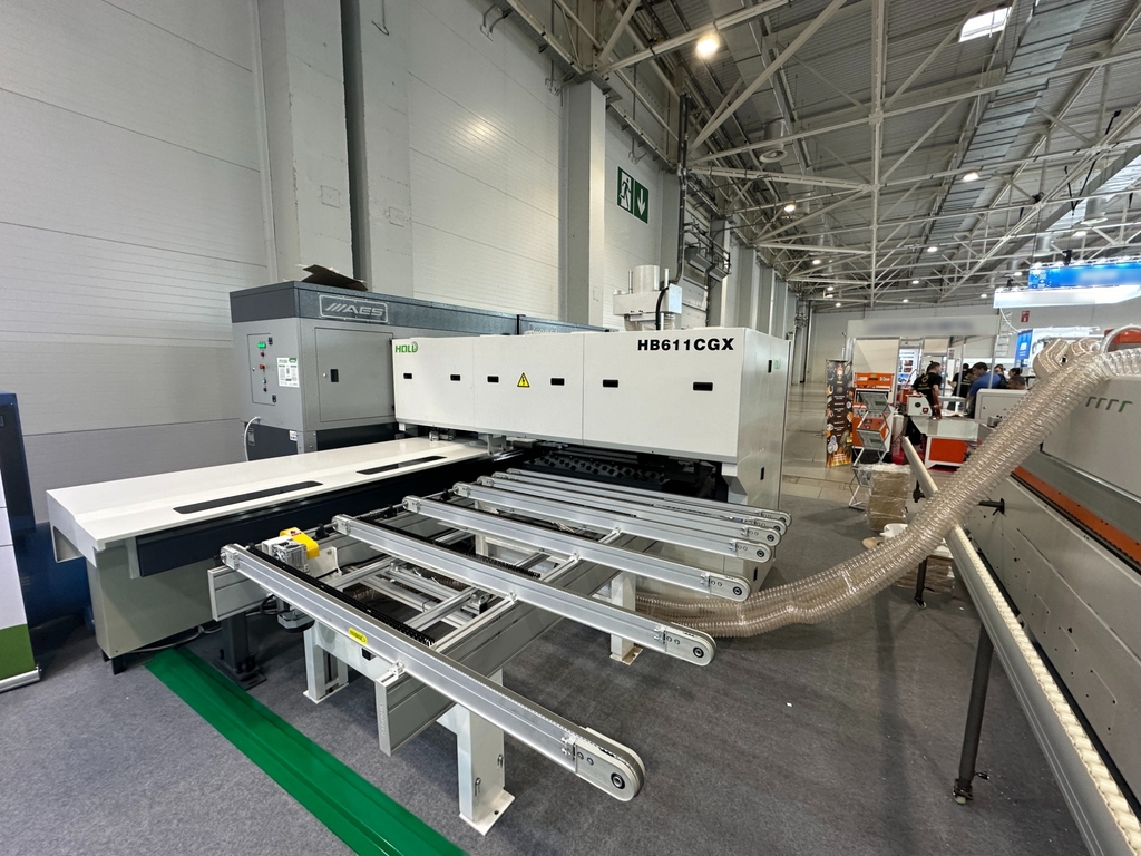 Сверлильно-присадочный станок с ЧПУ HOLD HB611CGX