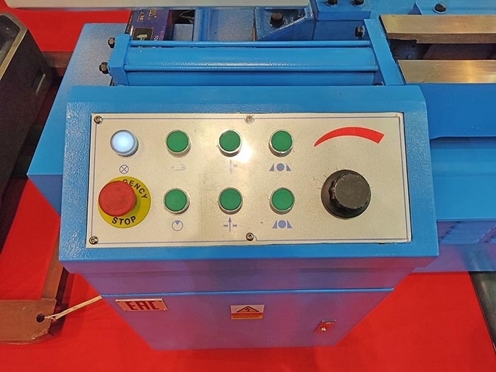 Полуавтоматический двухстоечный ленточнопильный станок G4230Z с поворотной рамой