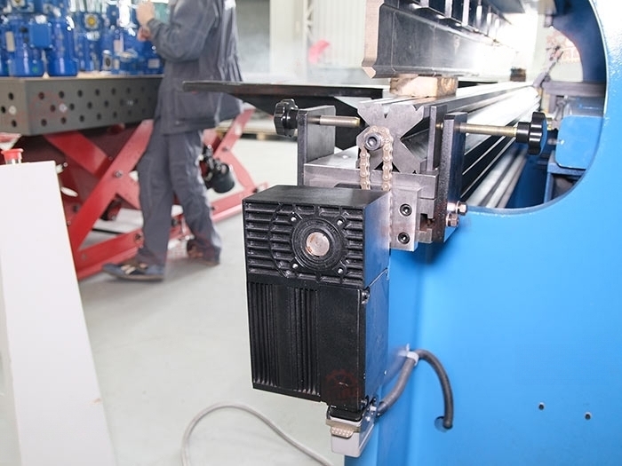 Гидравлический гибочный пресс PBH63/2500 с ЧПУ E22