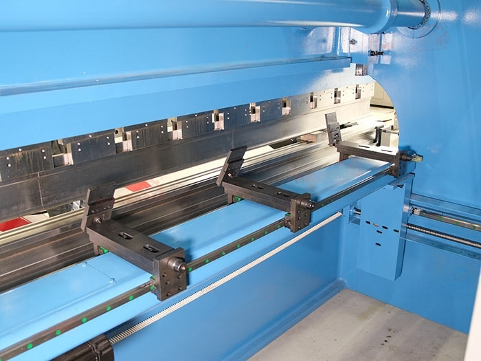 Гидравлический гибочный пресс PBH63/2500 с ЧПУ E22