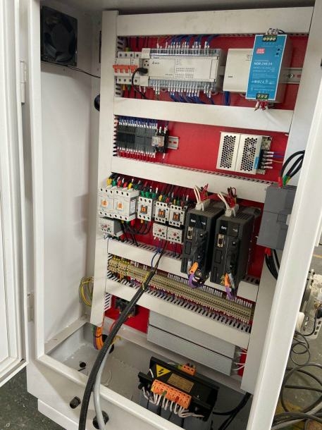 Форматно-раскроечный центр с ЧПУ HOLD HP330L