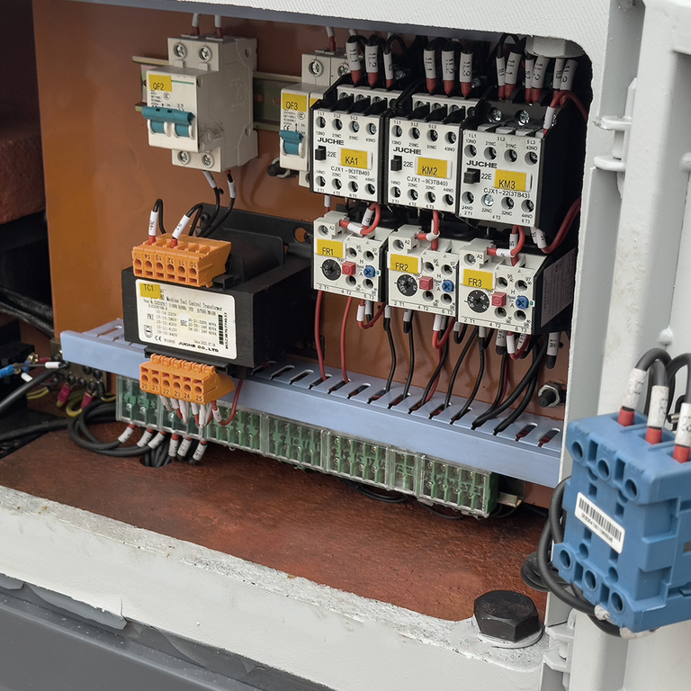 Универсальный токарный станок Proma SPV-1500/660