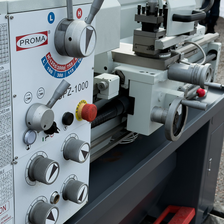 Универсальный токарный станок с УЦИ Proma SPZ-1000