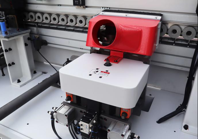 Кромкооблицовочный автоматический станок HOLD HD622J