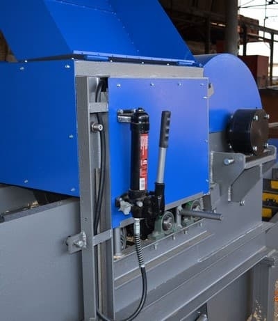 Рубительная машина барабанного типа БОБР–2