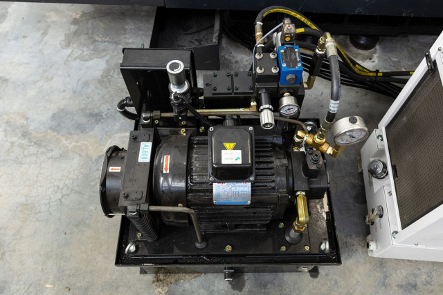 Портальные фрезерные центры SPITZEN SMG-16