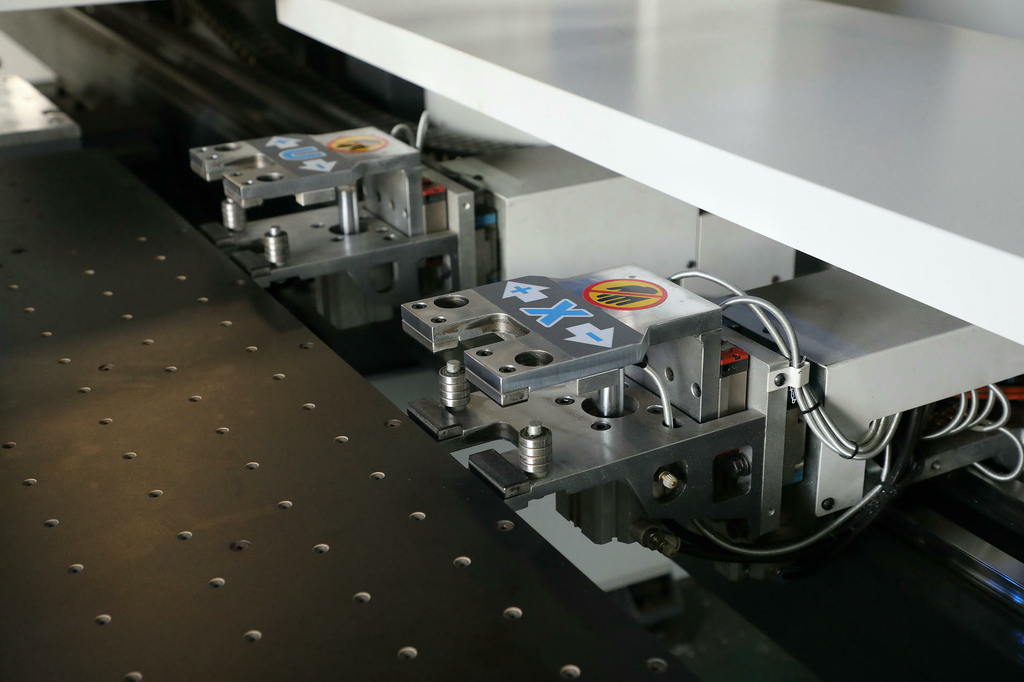 Сверлильно-присадочный центр с ЧПУ JIYU CD-612