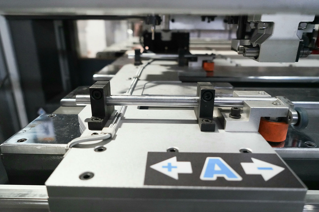 Сверлильно-присадочный центр с ЧПУ JIYU CD-612B