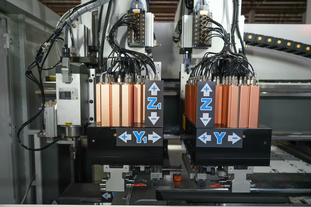 Сверлильно-присадочный центр с ЧПУ JIYU CD-612B